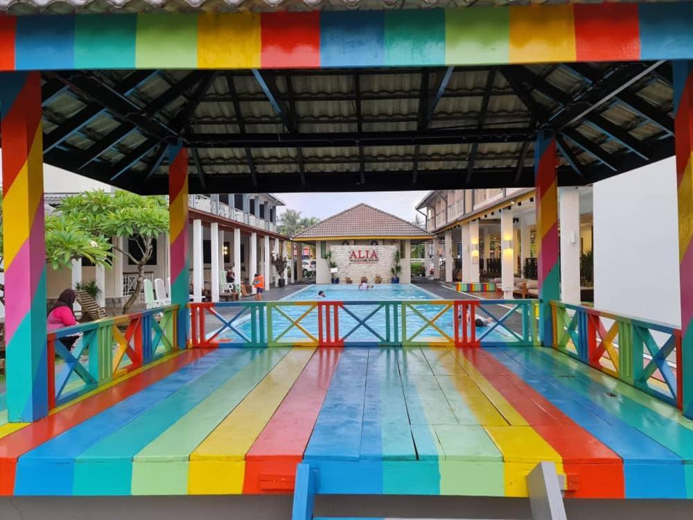 Alia Residence Business Resort Padang Mat Sirat Esterno foto