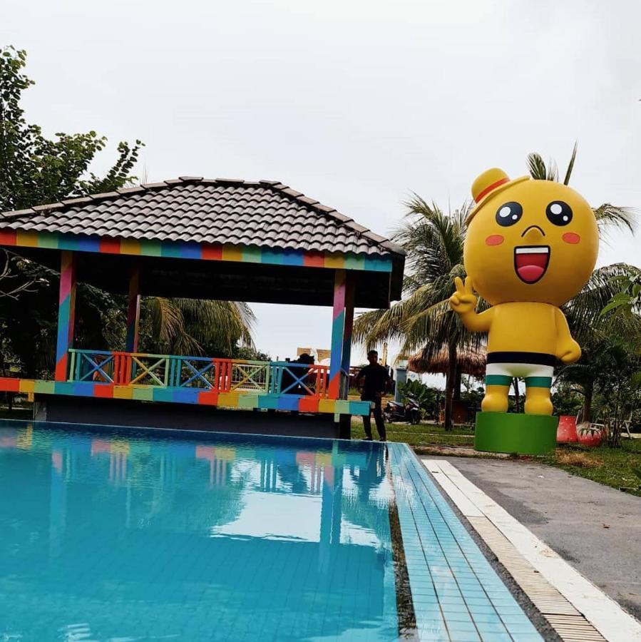 Alia Residence Business Resort Padang Mat Sirat Esterno foto