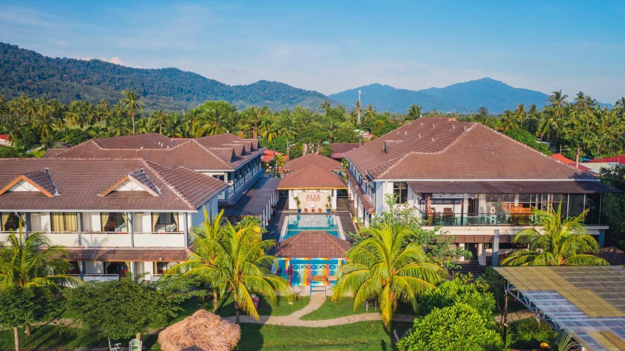 Alia Residence Business Resort Padang Mat Sirat Esterno foto