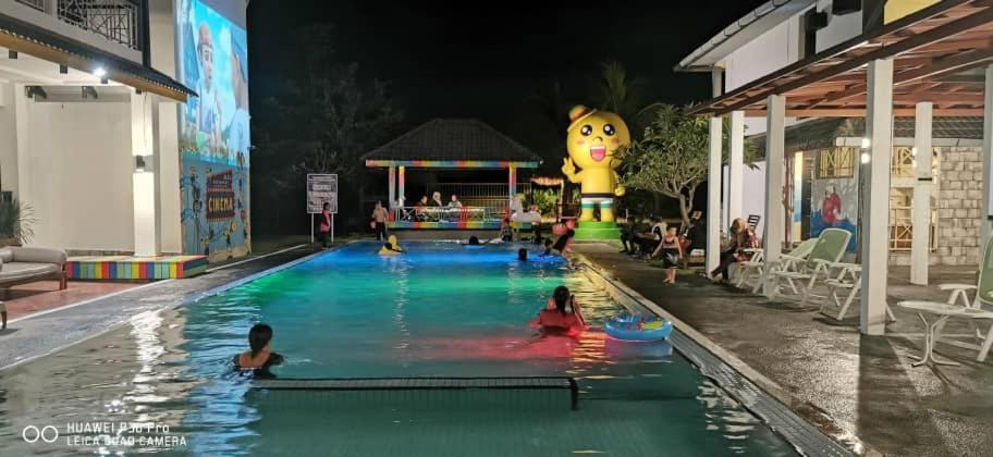 Alia Residence Business Resort Padang Mat Sirat Esterno foto