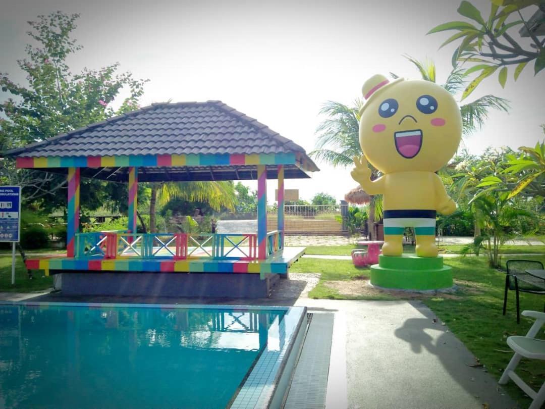 Alia Residence Business Resort Padang Mat Sirat Esterno foto