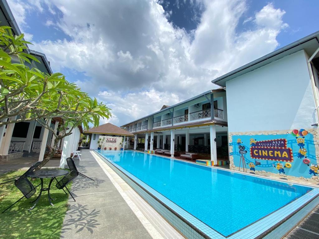 Alia Residence Business Resort Padang Mat Sirat Esterno foto
