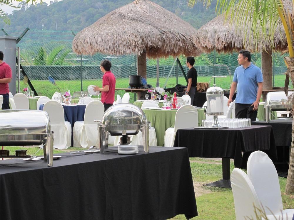 Alia Residence Business Resort Padang Mat Sirat Esterno foto
