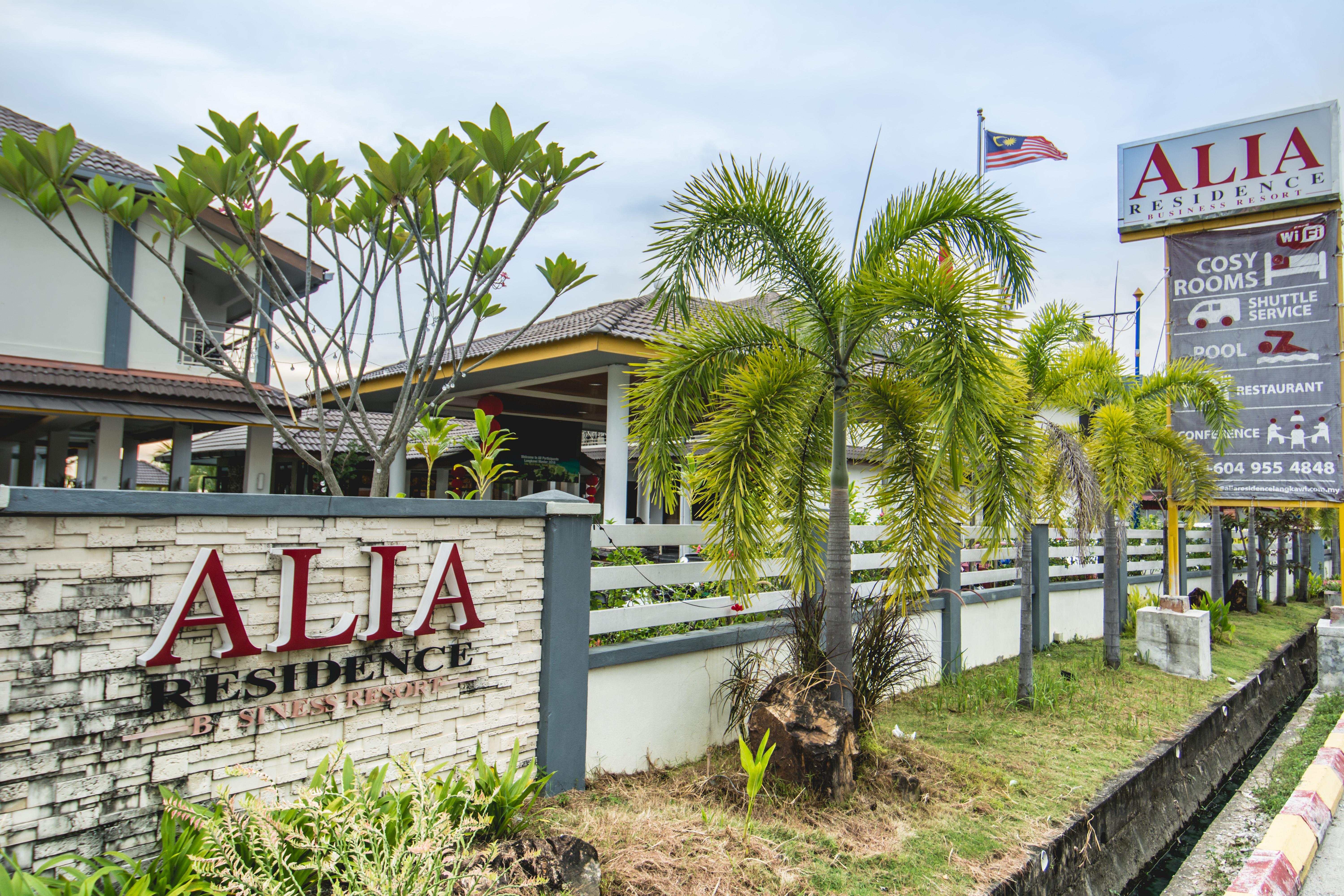 Alia Residence Business Resort Padang Mat Sirat Esterno foto