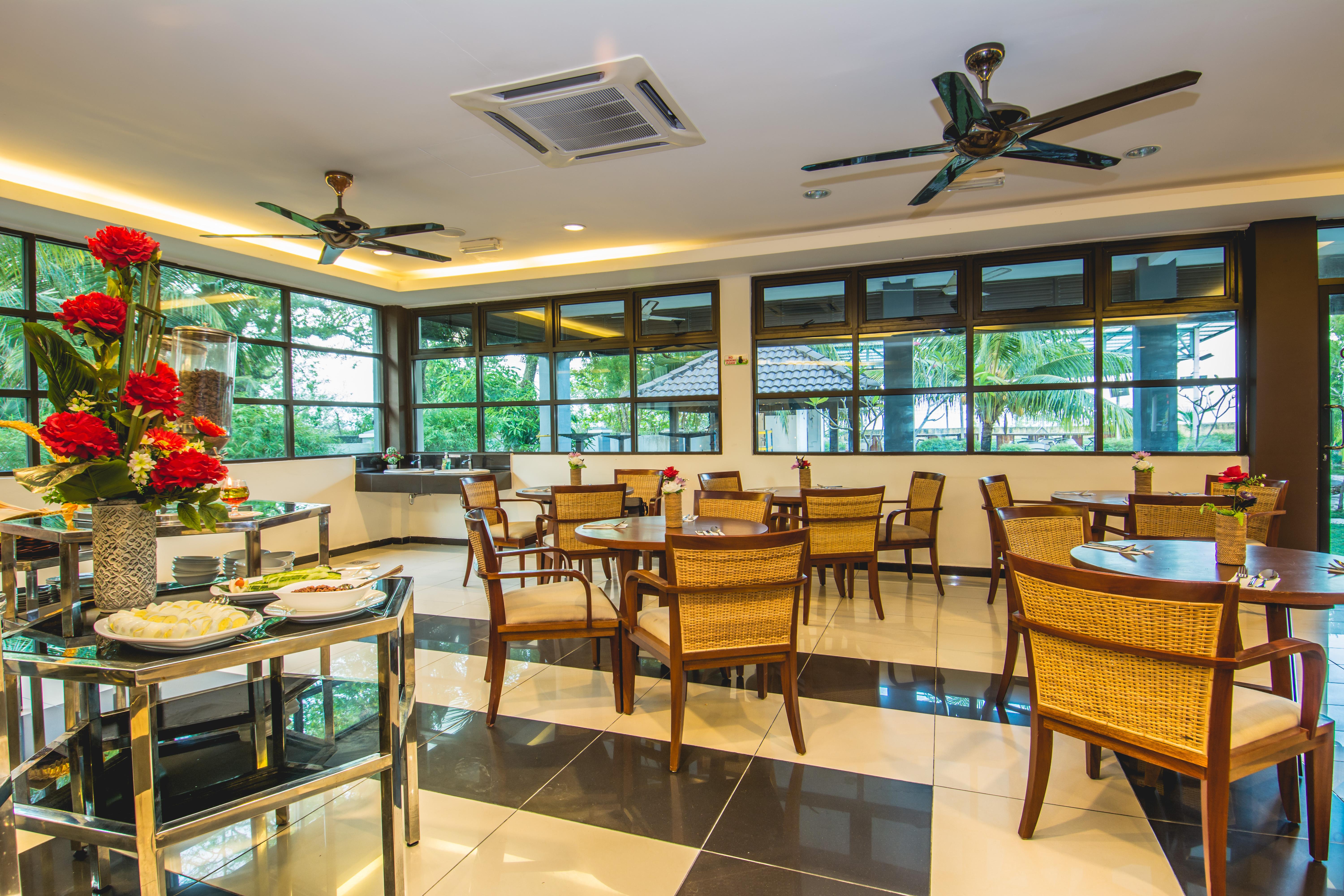 Alia Residence Business Resort Padang Mat Sirat Esterno foto