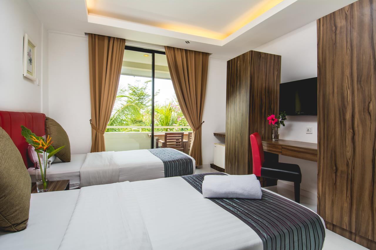 Alia Residence Business Resort Padang Mat Sirat Esterno foto