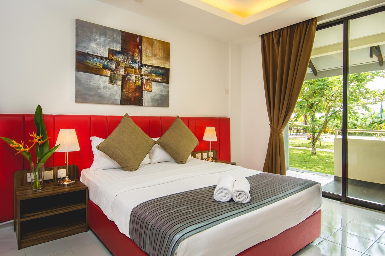 Alia Residence Business Resort Padang Mat Sirat Esterno foto