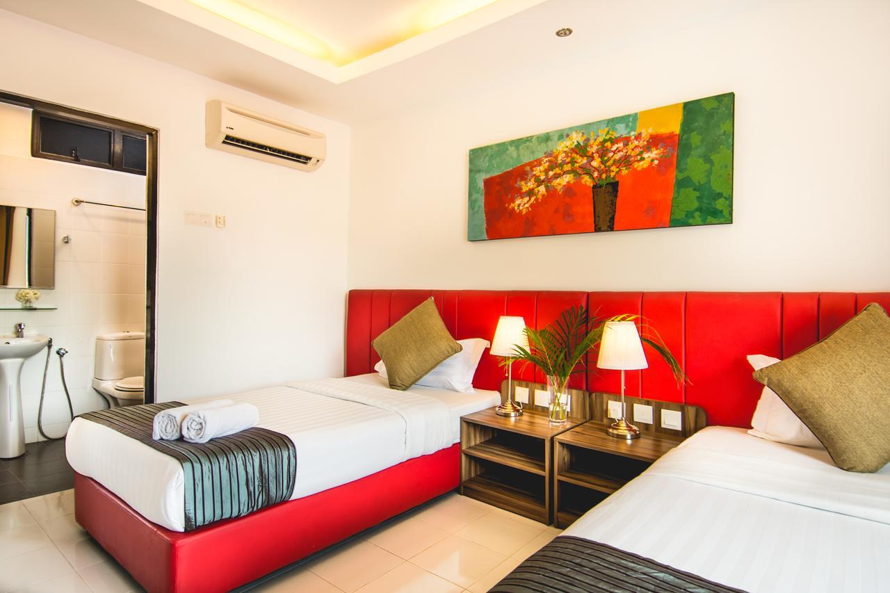 Alia Residence Business Resort Padang Mat Sirat Esterno foto