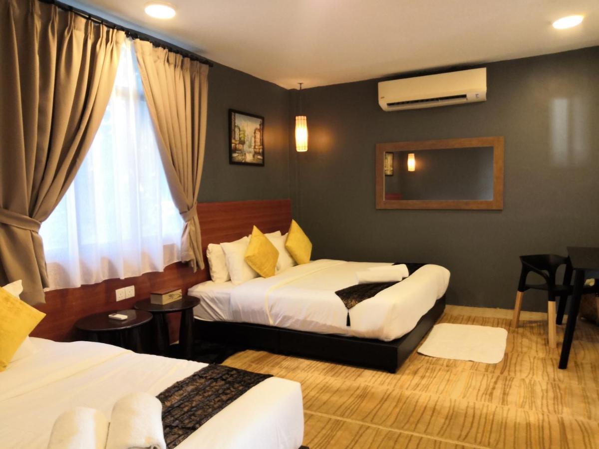 Alia Residence Business Resort Padang Mat Sirat Esterno foto