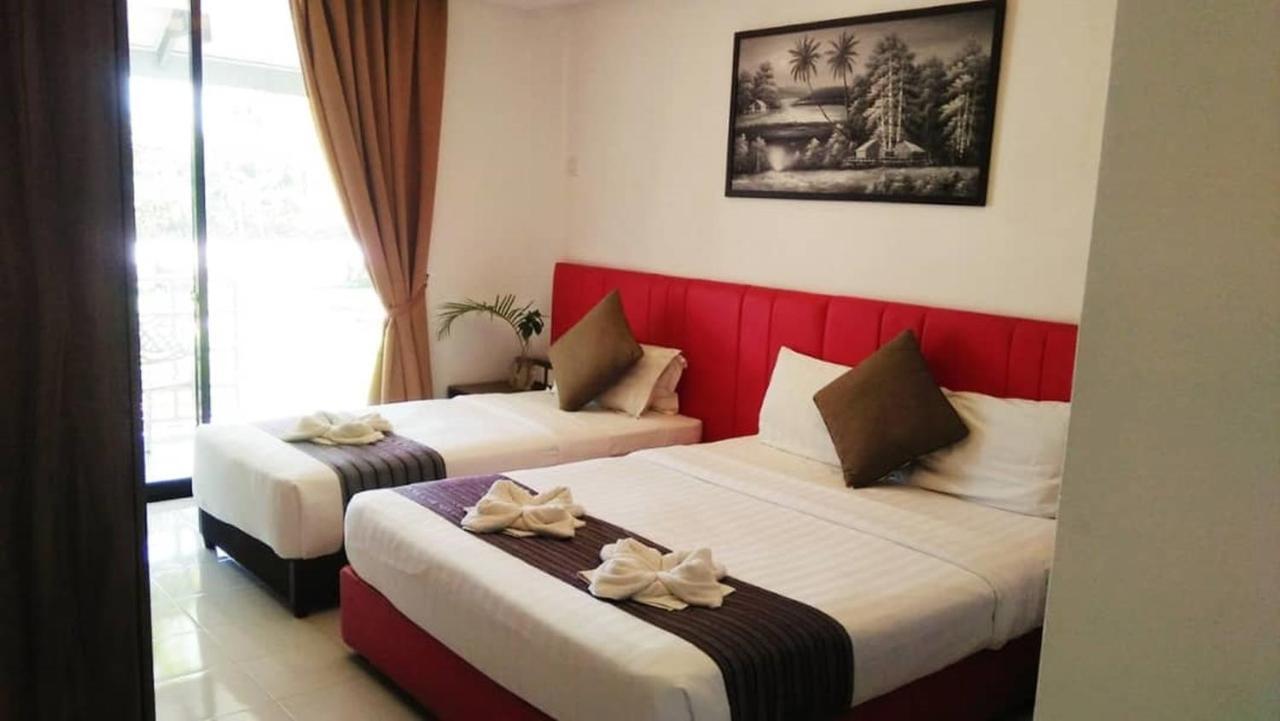 Alia Residence Business Resort Padang Mat Sirat Esterno foto