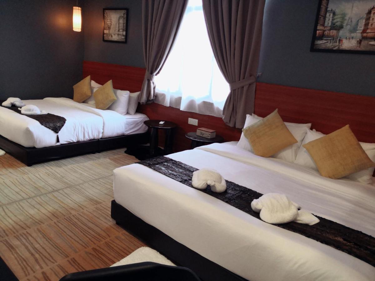 Alia Residence Business Resort Padang Mat Sirat Esterno foto