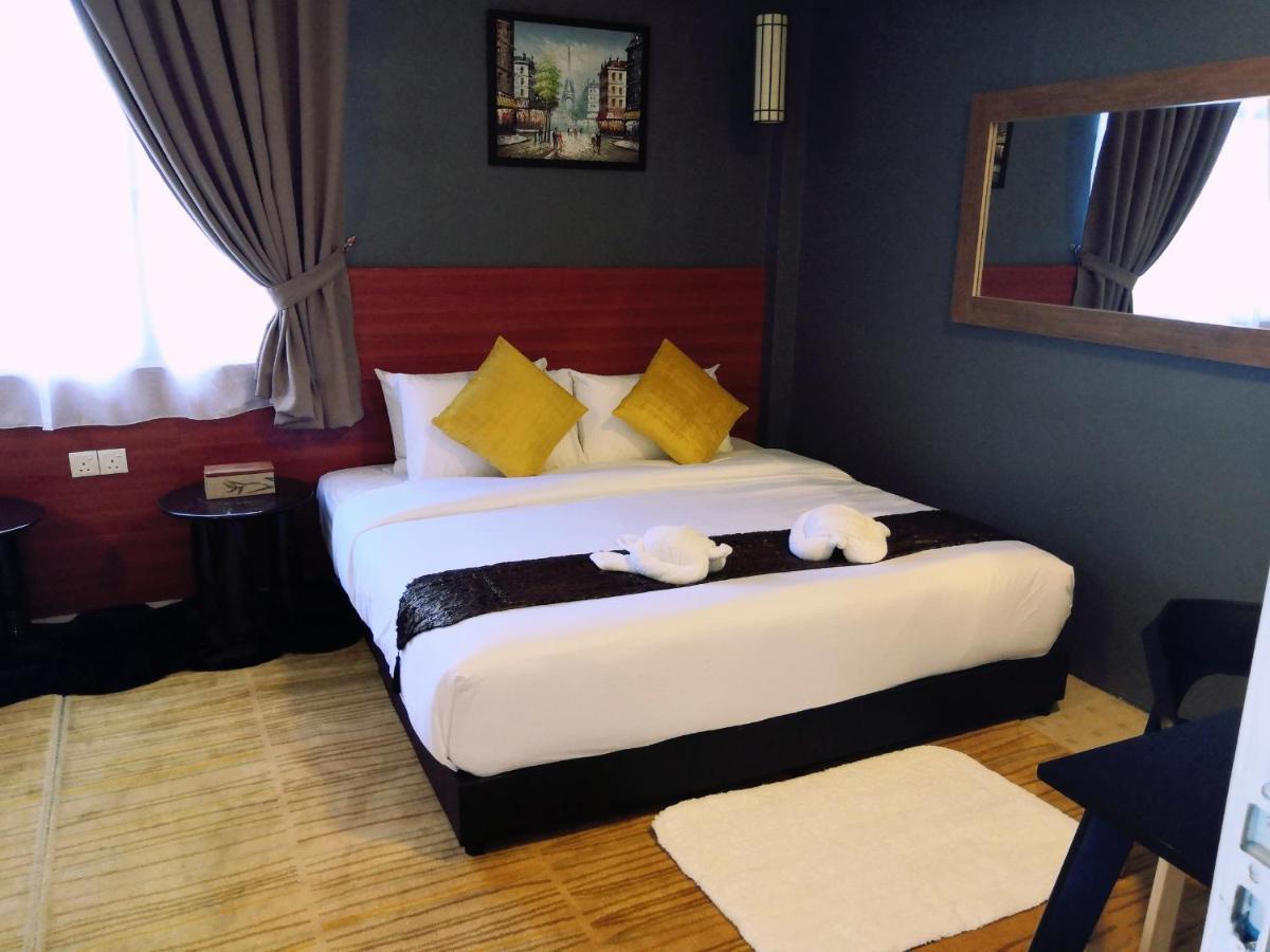 Alia Residence Business Resort Padang Mat Sirat Esterno foto