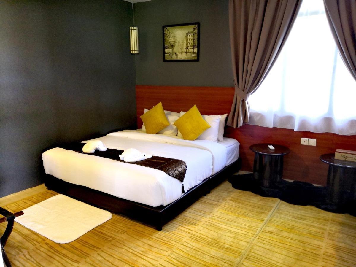Alia Residence Business Resort Padang Mat Sirat Esterno foto