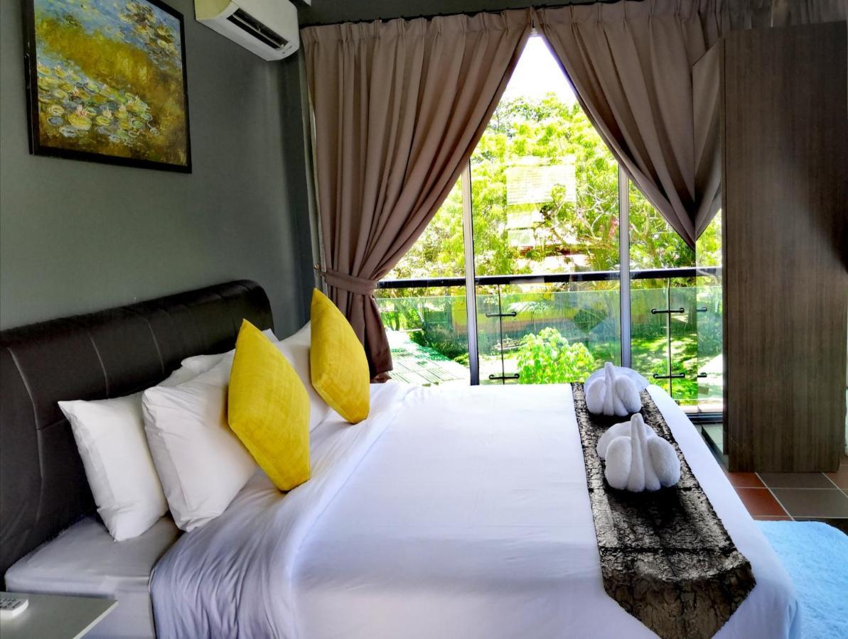 Alia Residence Business Resort Padang Mat Sirat Esterno foto